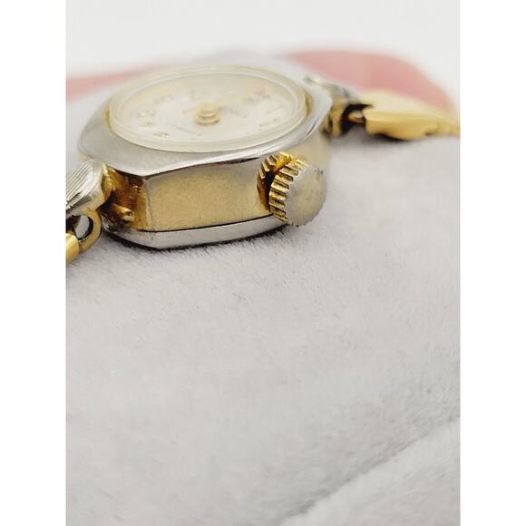 Vtg Benrus Art Deco Style Ladies 17 Jewels Gold Tone Running Manual Wind Watch main image 12